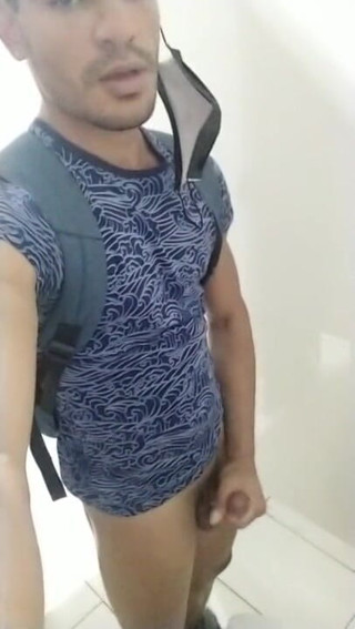 trebol_Jess: 화장실에서 젊은 게이 라틴계