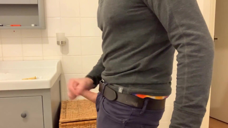 TJenner: Mă masturbez și ejaculez pe blugi - verbal