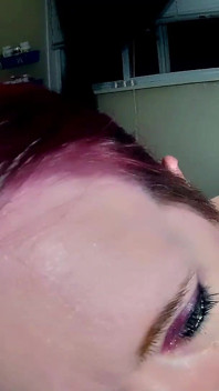 Milf mit dicken titten in rosa schwanzlutschen