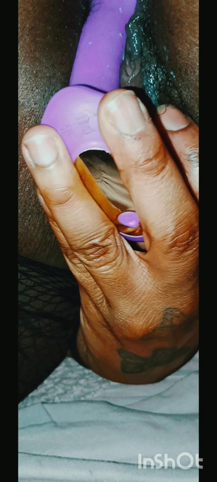 Lola Tha Pink Bunny: Lola macht ihre muschi sahnig!!