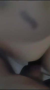 Gata chupando pau, de quatro, cavaleiro, gemidos, gozada na bunda. Parte 2