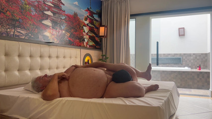 Punchbagplz: Big Daddy: Scherenbeine Mit Blowjob