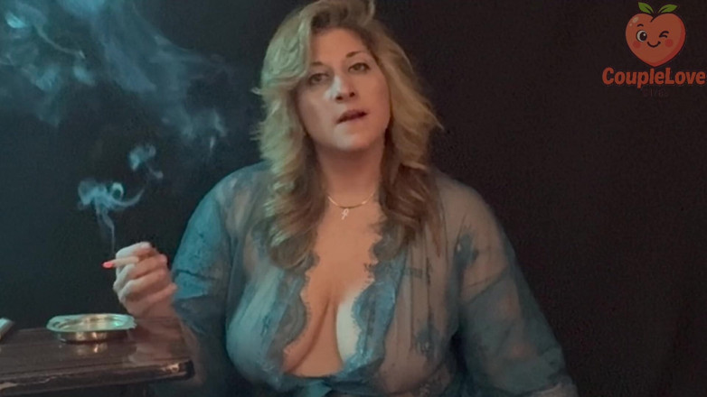 CoupleLove91783: Rökning MILF avsugning