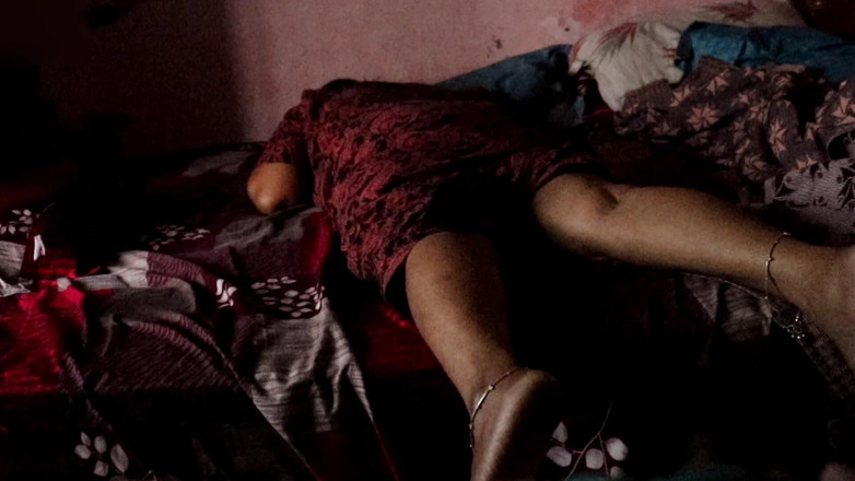 Black & white desicat: Sexy peituda indiana em foda noturna