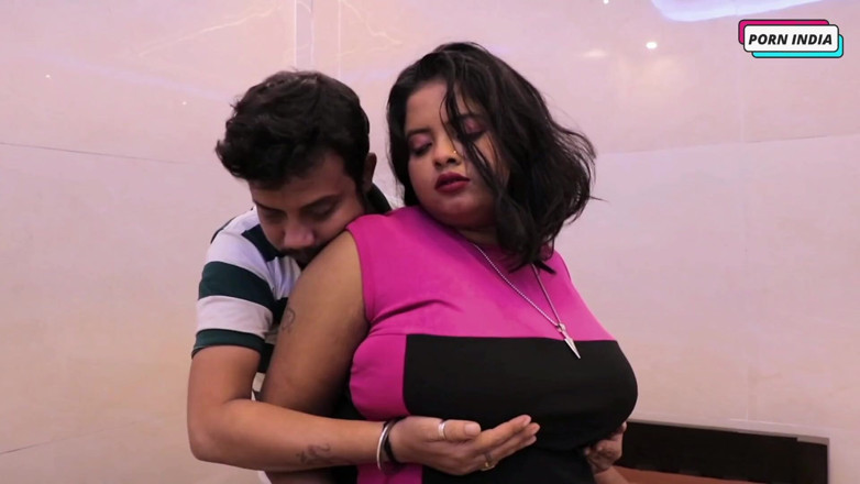 Porn India Studio: นมใหญ่สาวร้อนแรงเย็ด hardcore แบบโรแมนติกกับคนแปลกหน้า