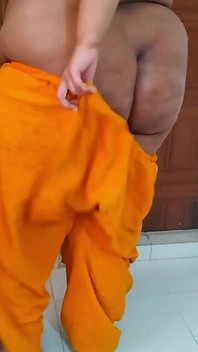 Desi babička a vnuk šukají v posteli