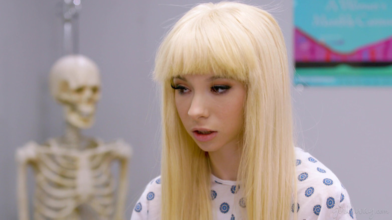 Girlsway: Girlsway - dr. siren diagnostikoval Kenzie Reeves jako stříkačku