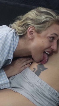 Venus e Mia em fetiche por barriga e umbigo
