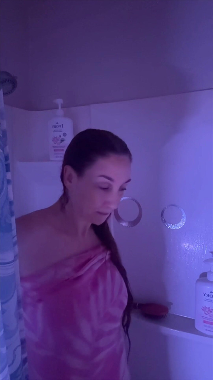 Artemisia Love: Midnight Shower with Me.