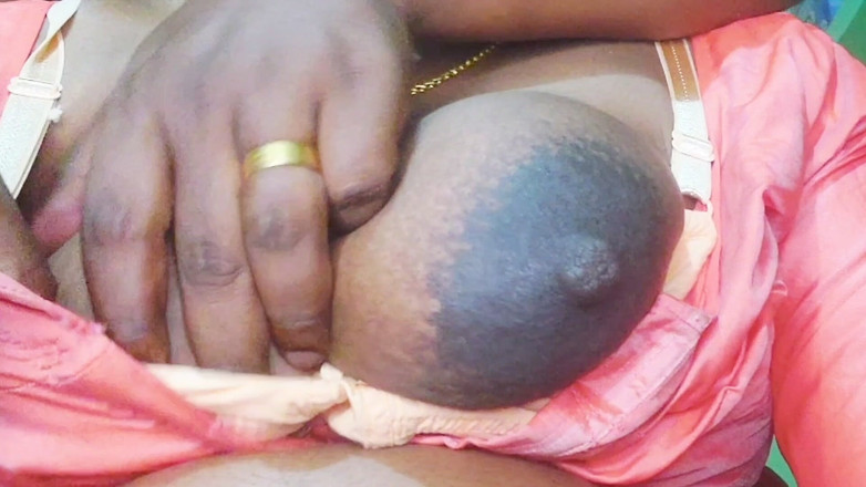 Desi Mohini: Une fille sexy aux seins sexy, vidéo virale