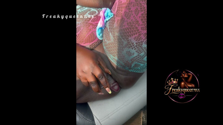 Freakyqueennxx: เดี่ยววิดีโอช่วยตัวเองในรถนอกบ้าน