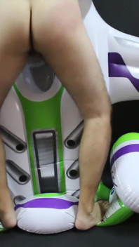 Awek angkasa kemalangan terapung