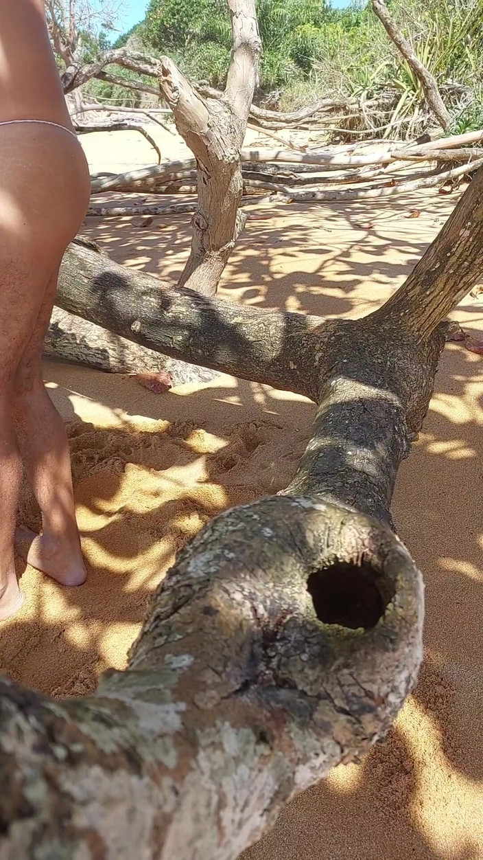Ladysilvas: Ladysilva Crossdresser en culotte sexy sur la plage