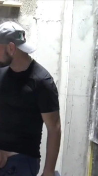 Er lutscht zwei junge Türken