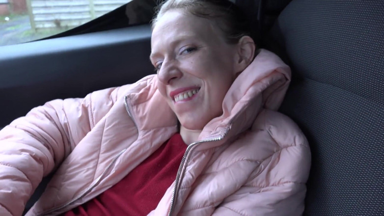 Porno Cloud: Milf amy nimmt alles aus dem gloryhole.