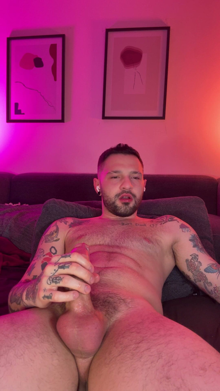 Igor Lucios: Jerking off My Big Fat Cock While Sniffing My Sweaty...