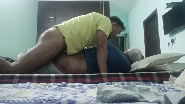 Rajasthani-old-lover: Ragazzi indiani desi fanno sesso con il vicino patrigno e...