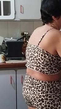 Futai în bucătărie super sexy cu soția mea frumoasă
