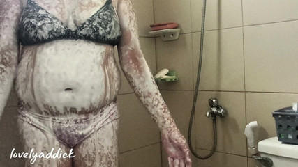 Lovelyaddik: Mandi gelembung hanya untuk keseronokan.