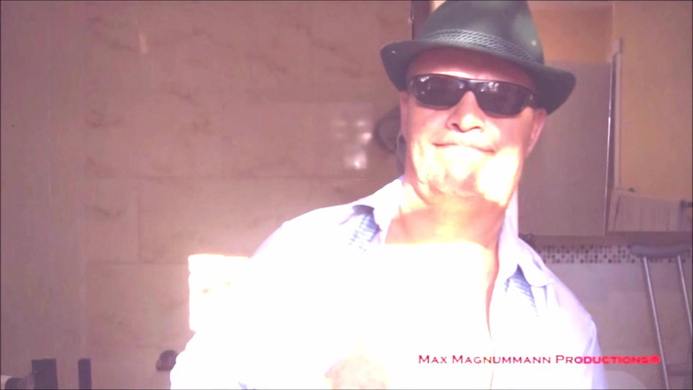 Max Magnummann: Gut bestückter chef will dich maximieren!