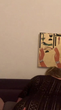 Araba egiziana scopa un turista