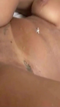 Talita bionda sexy e tettona milf talita riceve una calda scopata anale
