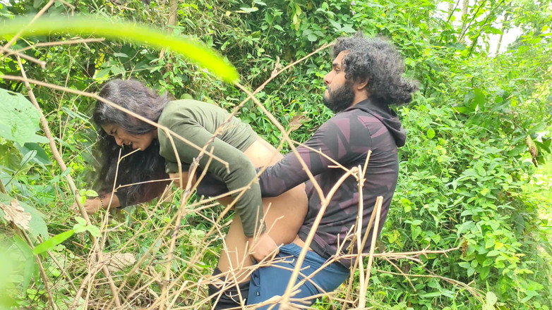 Vaigavarun45: Malayali Couple Hot Outdoor Sex in Forest, Wild Forest Outdoor...