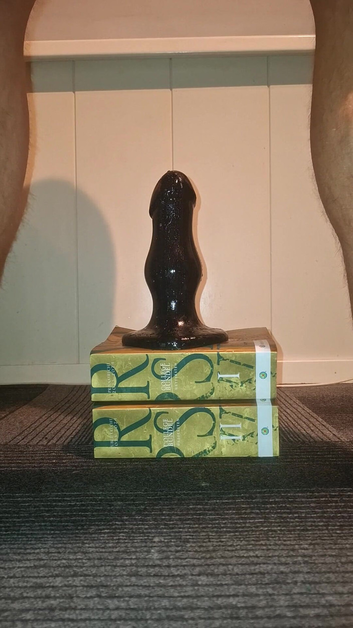 NoFace Twink X: Горячий гей без лица, Твинк Х принимает огромные игрушки