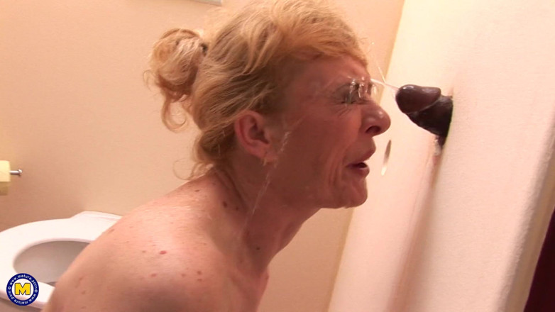 Mature NL: Mature Lady Sucking and Fucking
