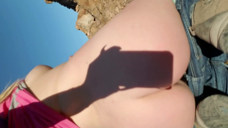 Tropical Lust: Kendra plays outdoors