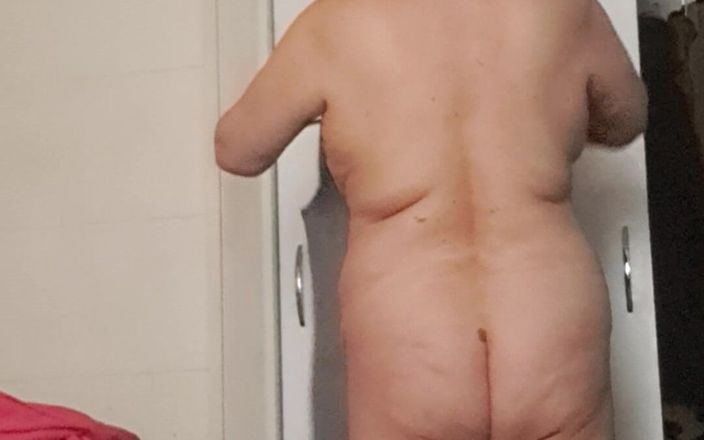 Mommy big hairy pussy: MILF Beginnt den tag