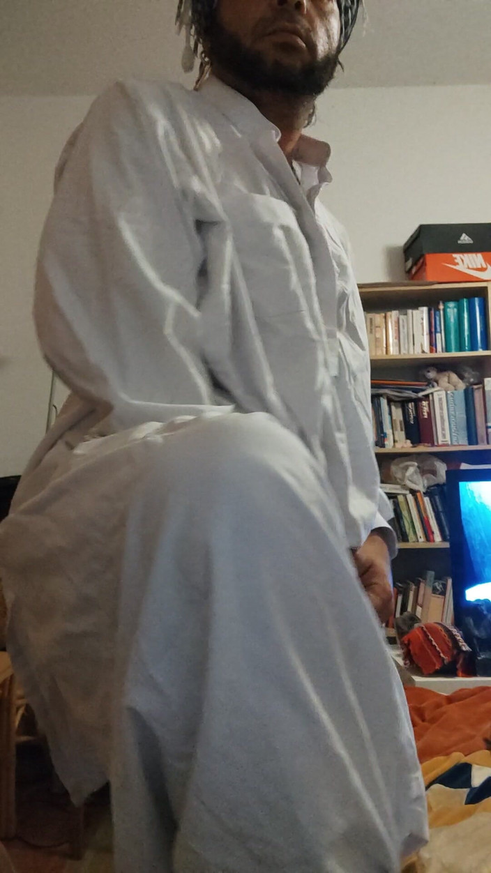 SmokedAlloy2: En la marca, dj-bro cachondo vestido como un afgano pervertido