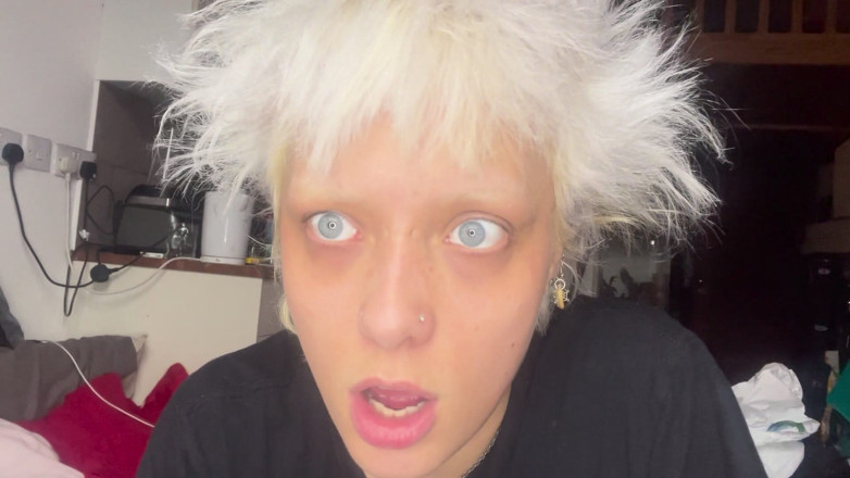 Glitterqueen1999: 3 neue rauchvideos oben ohne
