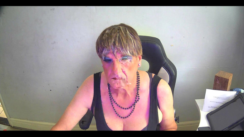 Mature Tina TV: Spermă pe net