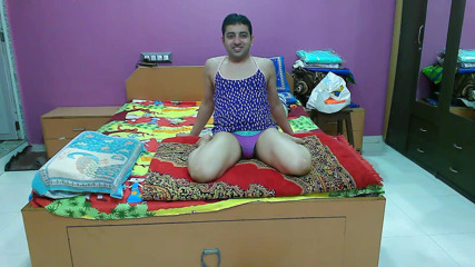 Cute & Nude Crossdresser: Śliczne maminsynek crossdresser femboy Sweet Lollipop w tank top i...