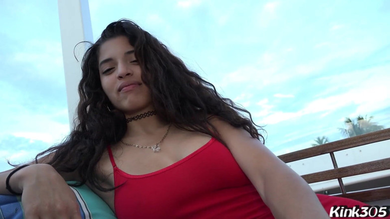 Alex Ace 305: La voisine Gabriella Lopez se fait bouffer la chatte et...