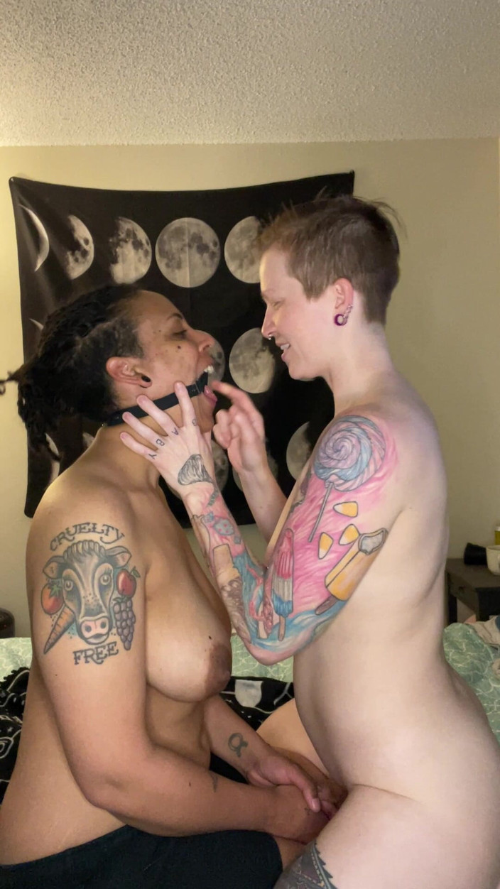 EnbyDykes: Il salivoso transmasc trucco con lo sputo mentre imbavagliato con...