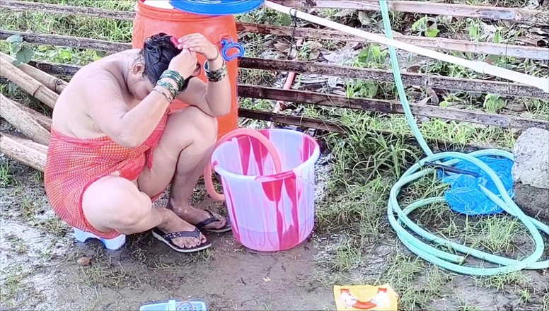 pujaprem: आउटडोर स्नान बेडरूम सेक्स