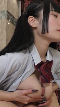 19 yaşında Japon siyah saçlı güzel. Büyük göğüslere, güzel göğüslere ve seksle amatör. Sansürsüz, Asyalı, Hentai, Bakış Açısı, Cosplay.