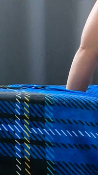 Cewek semok culun ini bugil dan mesum di sofa casting bokepku