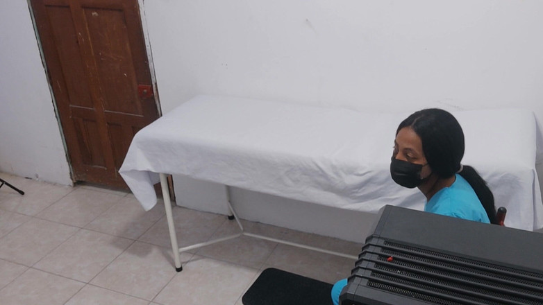 NEGRITA SEXY: Porno cu asistentă!! Ei seduc un pacient să se fută în...