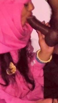 Indická muslimská bhabhi