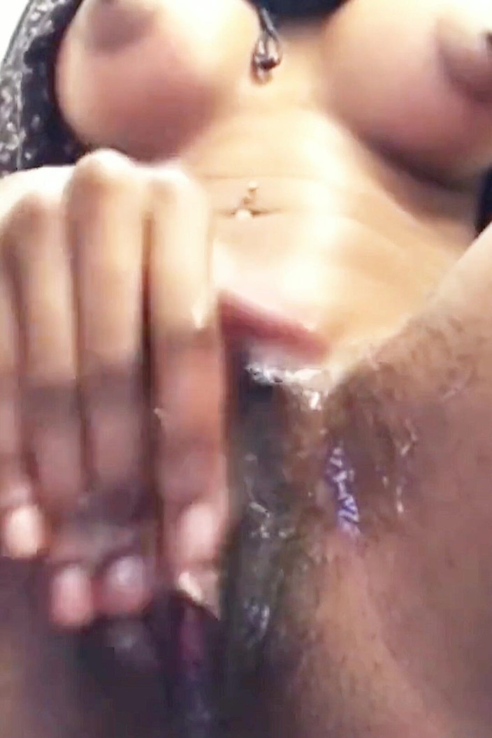 Barqueen: 饥渴时自慰