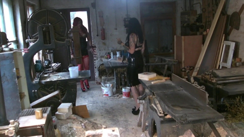 Domina Lady Vampira - SM Studio Femdom Empire: TV slut emasculation