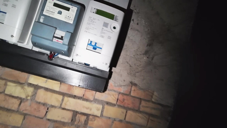 Alex e Bianca: Il mio vicino suona il campanello e mi chiede aiuto......