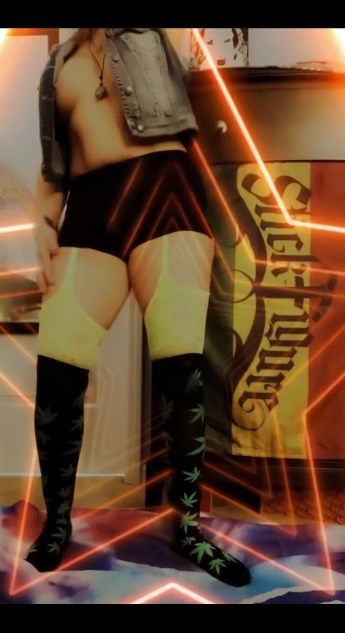 Suzy Wylde: 3704772852.mp4