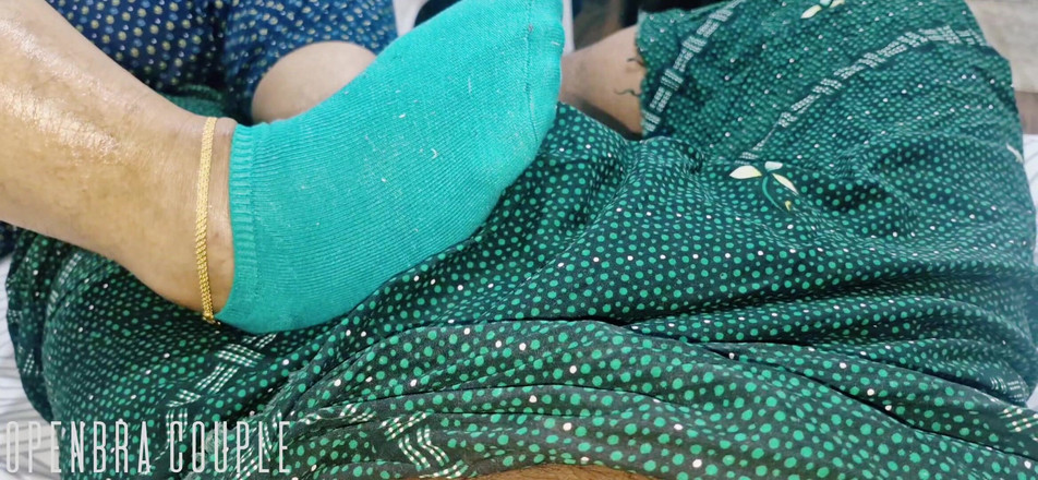 Openbra: 继妹和她的继兄弟鸡巴玩足交
