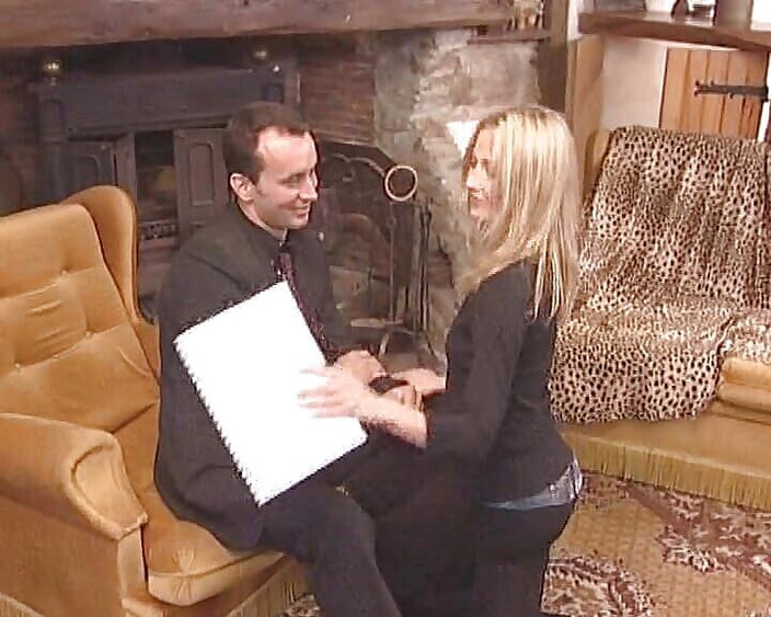 Filles Francaises: Французька лялька вищого класу насолоджується анальним сексом перед камшотом на обличчя