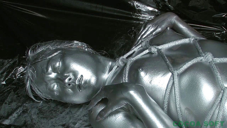 Cocoa Soft: シルバーペイントアジア人pleasuredとともにバイブレーター