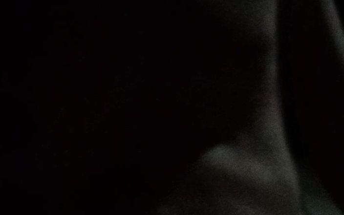 Deepthroat260: Noc na zewnątrz nagi chłopiec chodzenie